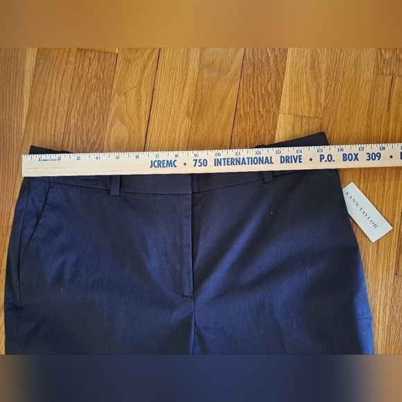 Ann Taylor Signature Women's Size 6 Black Cropped Leg Black Pleated NEW Pants - Picture 8 of 11
